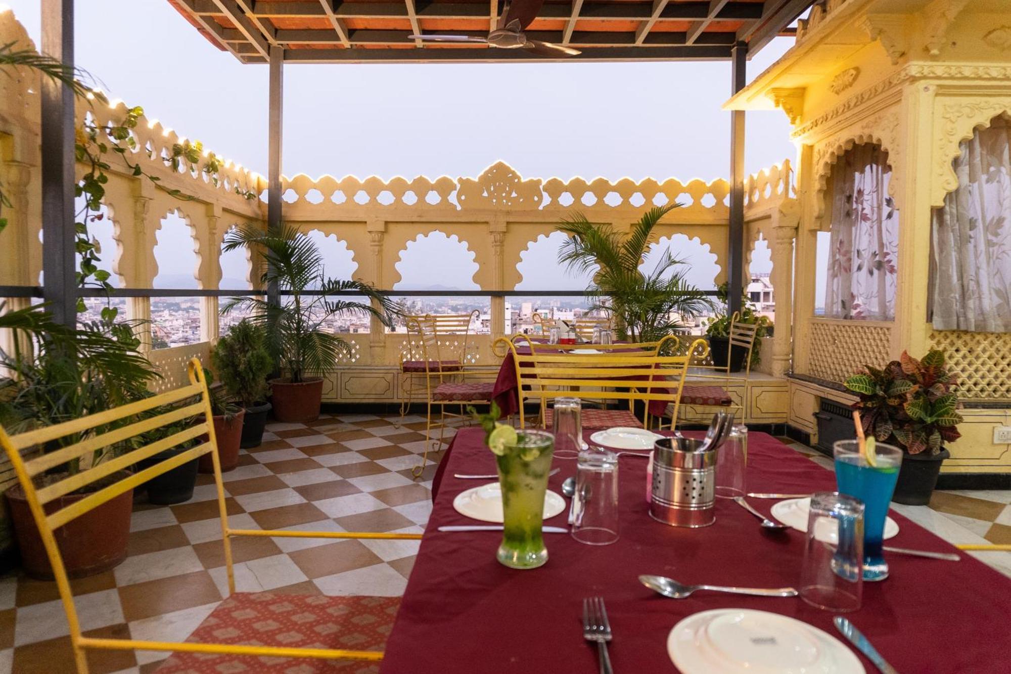 Treebo The Fresco Lake Pichola Udaipur Exterior photo